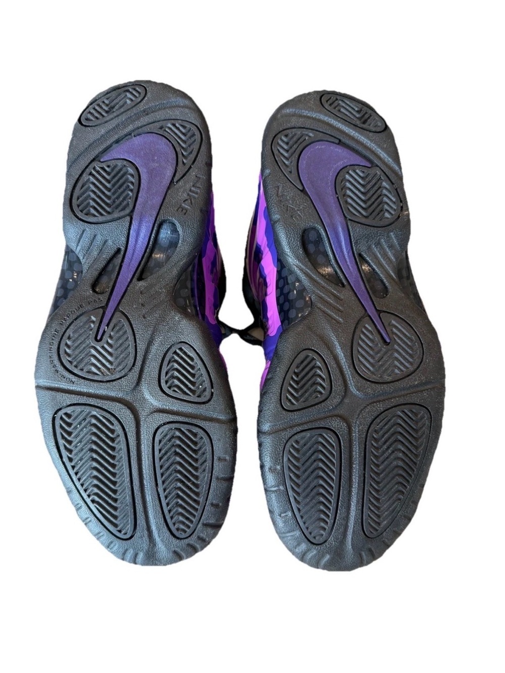 Nike Kids Purple and Black Camo Foamposite Sneakers 6Y or women 7.5 - Picture 5 of 6